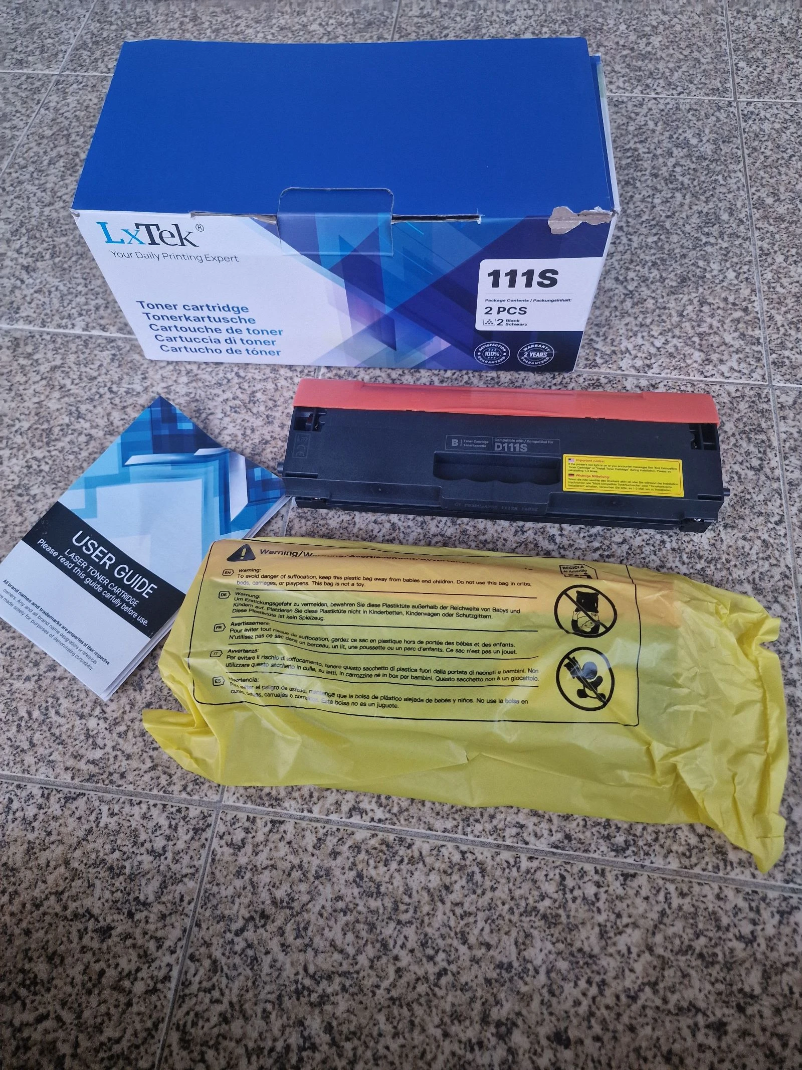 conjunto de dois cartuchos de toner preto da marca LxTek, modelo 111S.O pacote é compatível com impressoras Samsung que utilizam o modelo de toner MLT-D111S.